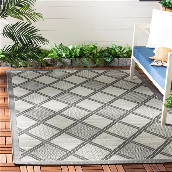 Safavieh Courtyard Rug - 4-ft x 5.6-ft - Polypropylene - Light Gray