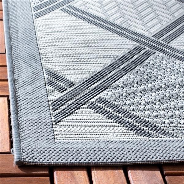 Safavieh Courtyard Rug - 4-ft x 5.6-ft - Polypropylene - Light Gray
