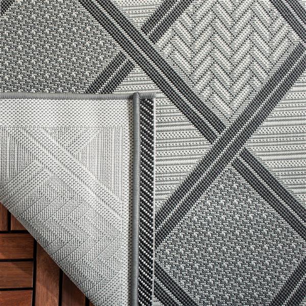Safavieh Courtyard Rug - 4-ft x 5.6-ft - Polypropylene - Light Gray