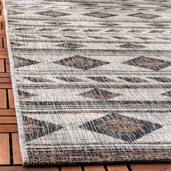 Safavieh Courtyard Rug - 4-ft x 5.6-ft - Polypropylene - Gray/Black