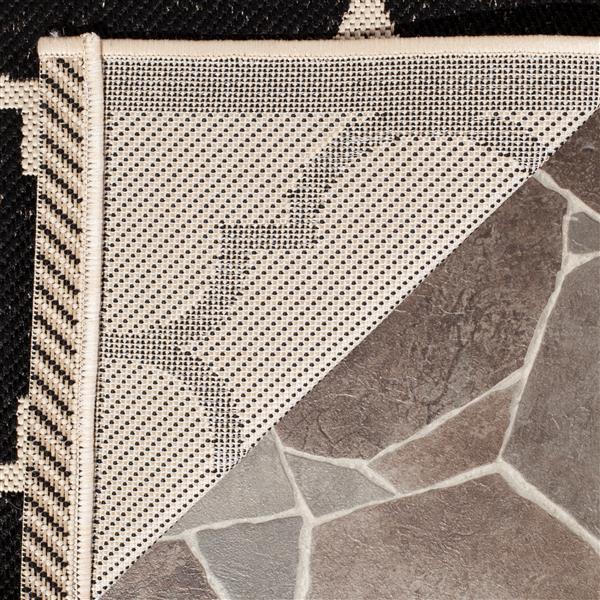 Safavieh Courtyard Rug - 4-ft x 5.6-ft - Polypropylene - Black/Beige