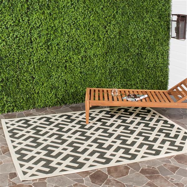 Safavieh Courtyard Rug - 4-ft x 5.6-ft - Polypropylene - Black/Beige