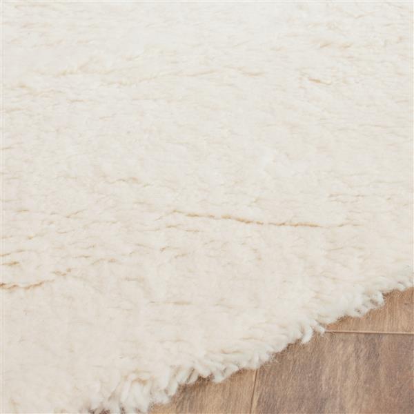 Safavieh Flokati Solid Rug - 2.3-ft x 7-ft - Wool - Ivory