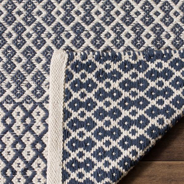 Safavieh Montauk Geometric Rug - 4-ft x 6-ft - Cotton - Ivory/Navy Blue