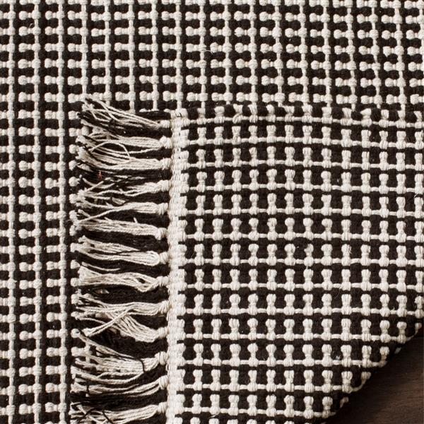 Safavieh Montauk Geometric Rug - 4-ft x 6-ft - Cotton - Ivory/Black