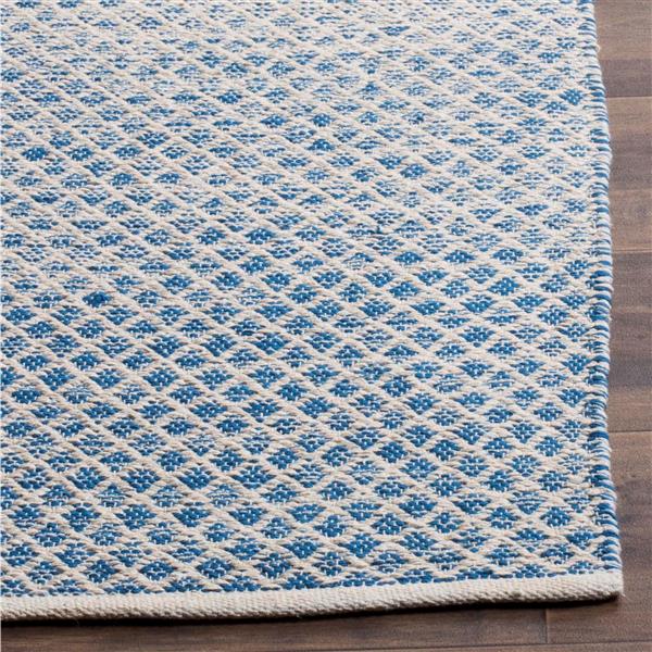 Safavieh Montauk Ombre Rug - 4-ft x 6-ft - Cotton - Blue/Ivory