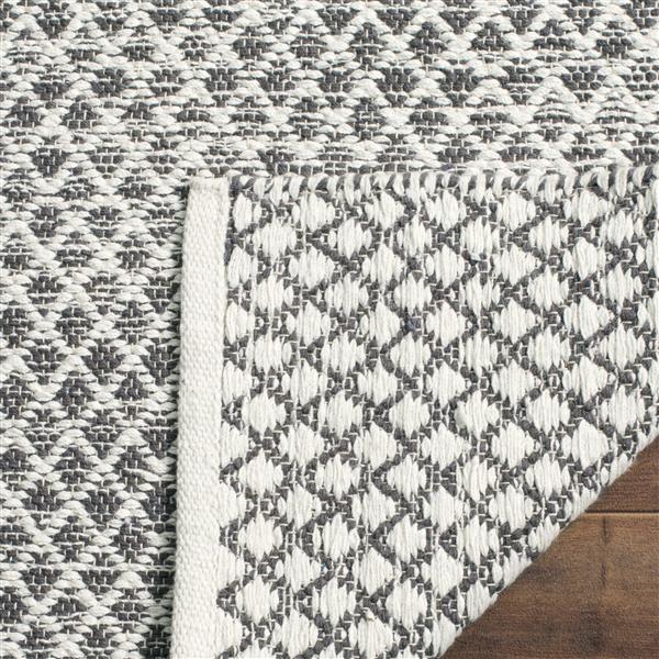 Safavieh Montauk Ombre Rug - 4-ft x 6-ft - Cotton - Light Gray/Ivory
