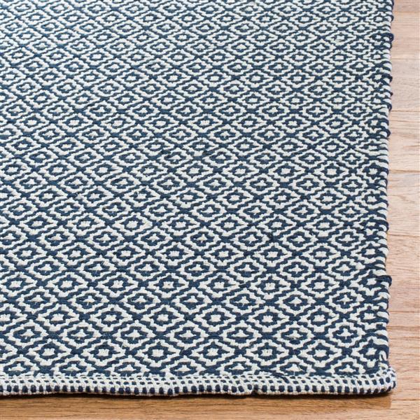 Safavieh Montauk Geometric Rug - 5-ft x 7-ft - Cotton - Ivory/Navy Blue
