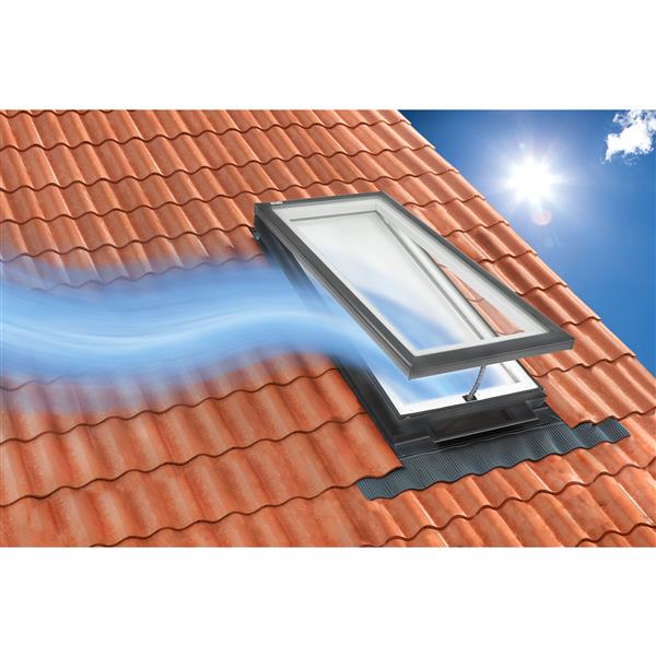 Velux Solar Venting Curb Mount Skylight - 46.5-in x 22.5-in