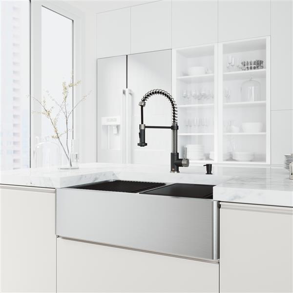 VIGO Oxford&nbsp;33&nbsp;W x&nbsp;21-in D&nbsp;2-Bowl Stainless Steel Farmhouse Apron-Front Kitchen Sink Workstation w/Faucet/Accessories