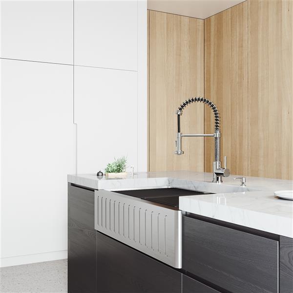 VIGO Oxford&nbsp;36 x&nbsp;21-in Stainless Steel One-Bowl Farmhouse Apron-Front Kitchen Sink w/ Edison Faucet/Accessories