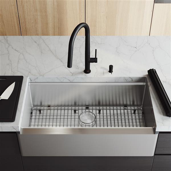 VIGO Oxford&nbsp;36 x&nbsp;21-in Stainless Steel Farmhouse Apron-Front Kitchen Sink w/ Black Greenwich Faucet/Accessories