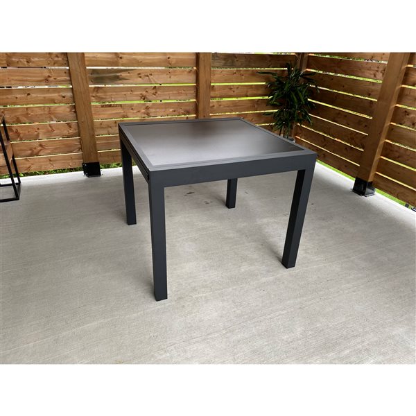 Table extensible F. Corriveau International, aluminium, noire, 35 po x 35 po à 70 po