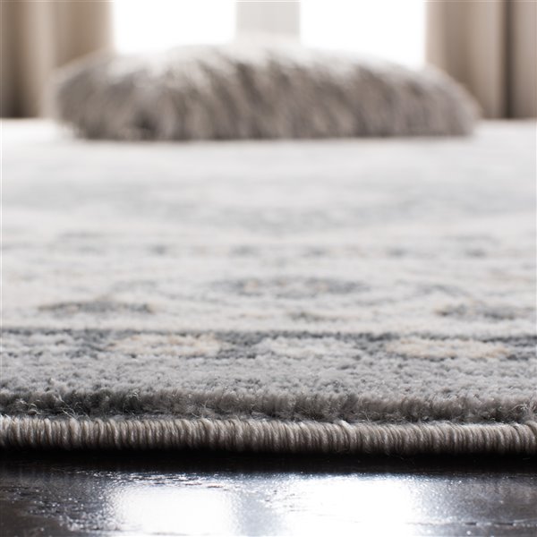 Safavieh Isabella Area Rug - 6-ft 7-in x 6-ft 7-in - Square - Gray/Cream