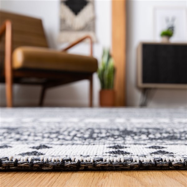 Safavieh Augustine Area Rug - 4-ft x 6-ft - Rectangular - Black/Cream