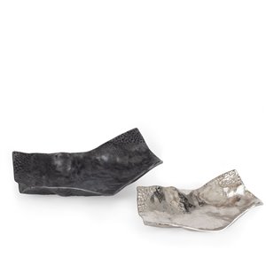 Ensemble de 2 plateaux décoratifs Terra Trays Gild Design House en métal, noir et argent