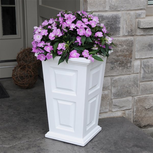 Mayne Wyndham  Planter - 24-in - White