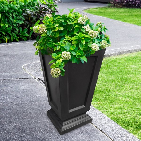 Mayne Aberdeen Square  Planter - 25-in - Black