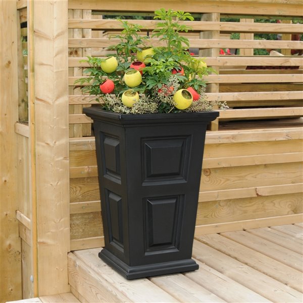 Mayne Wyndham  Planter - 24-in - Black