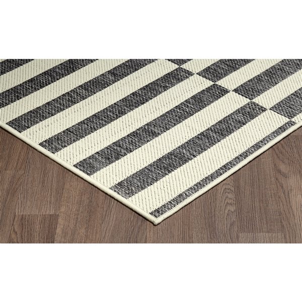 Viana IndoorOutdoor Geometric Dual Face Multi Rug 6ft 5in x 9ft 3in GEM6981LO3BLKIVY RONA