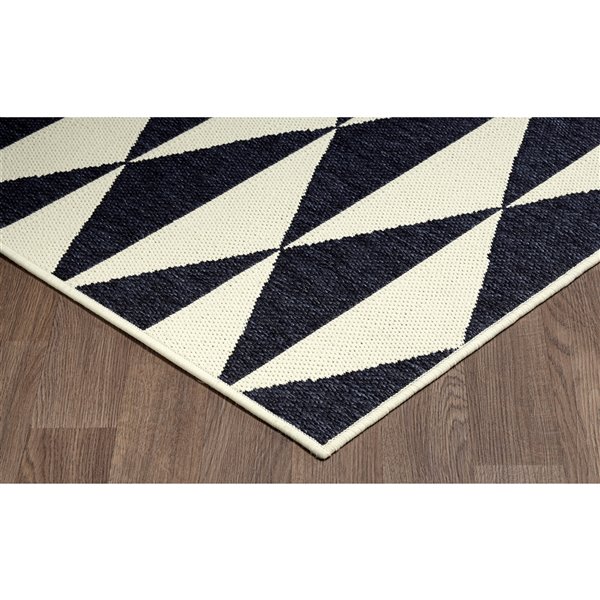 Viana IndoorOutdoor Geometric Dual Face Multi Rug 6ft 5in x 9ft 3in GEM6981LO3BLKIVY RONA