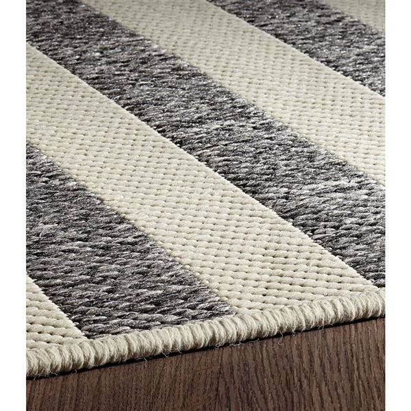 Viana IndoorOutdoor Geometric Dual Face Multi Rug 6ft 5in x 9ft 3in GEM6981LO3BLKIVY RONA