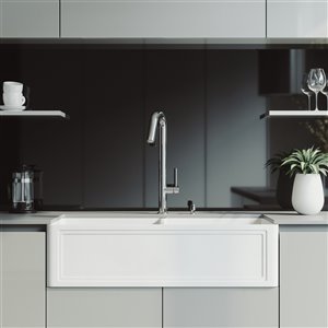 Évier de cuisine double blanc mat Matte Stone de VIGO, robinet chromé, 41 po x 25 po