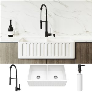 Évier de cuisine double blanc mat Matte Stone de VIGO, robinet noir, 39 po x 25 po