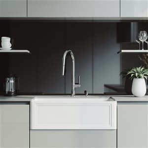 Évier de cuisine simple blanc mat de VIGO, robinet chromé, 36 po x 25 po