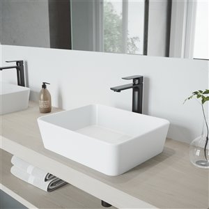 Lavabo de salle de bains Marigold de VIGO, robinet noir mat, 17,75 po