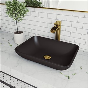 Lavabo de salle de bains noir mat Sottile de VIGO, robinet or mat, 18,13 po