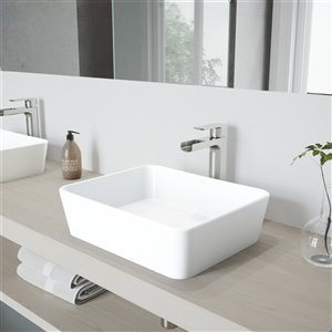 Lavabo de salle de bains blanc mat Marigold de VIGO, robinet nickel brossé, 17,75 po