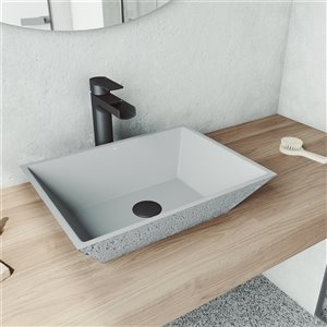 Lavabo de salle de bains gris cendré Calendula de VIGO, robinet noir mat, 18 po