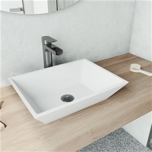 Lavabo de salle de bains blanc mat Vinca de VIGO, robinet noir graphite, 18 po