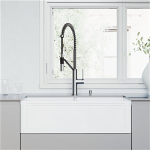 Évier de cuisine double blanc Matte Stone de VIGO, robinet en acier inoxydable, 39 po