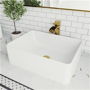 Lavabo de salle de bains blanc mat Amaryllis de VIGO, robinet or mat, 19,75 po