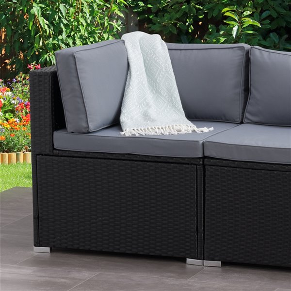 Fauteuil sectionnel en coin de patio Parksville de CorLiving, coussins gris, fini noir