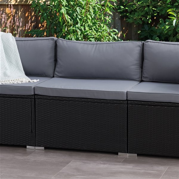 Fauteuil sectionnel du milieu de patio Parksville de CorLiving, coussins gris, fini noir