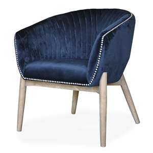 Chaise d'appoint Nadia de Gild Design house, velours bleu et bois naturel