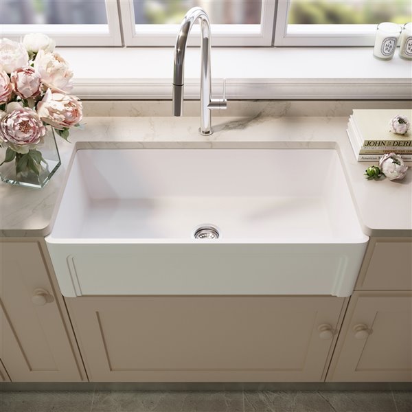 VIGO Farmhouse Kitchen Sink in Matte White with Drain - 36-in