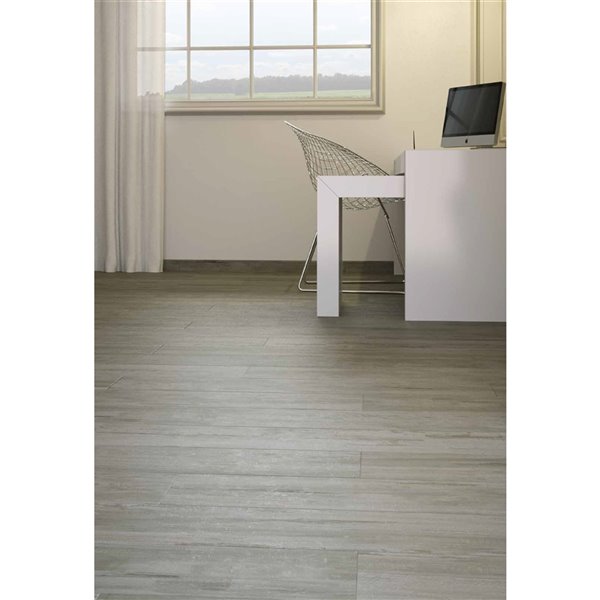 Tuile porcelaine Mono Serra 8 po x 45 po Parisine Gris 12,27 pi ca (5 mcx / boite)