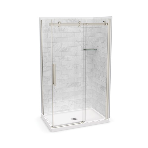 Ensemble de douche en coin Utile par MAAX marbre Carrara et nickel brossé 48 po x 32 po x 84 po drain central, 5 pièces