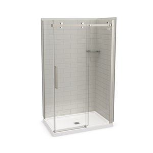 Ensemble de douche en coin Utile par MAAX gris doux et nickel brossé 48 po x 32 po x 84 po avec drain central, 5 pièces