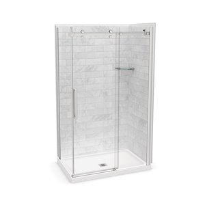 Ensemble de douche en coin Utile par MAAX marbre Carrara et chrome de 48 po x 32 po x 84 po avec drain central, 5 pièces