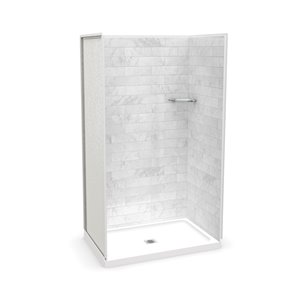 Ensemble de douche en alcôve Utile par MAAX marbre Carrara de 48 po x 32 po avec drain central, 4 pièces