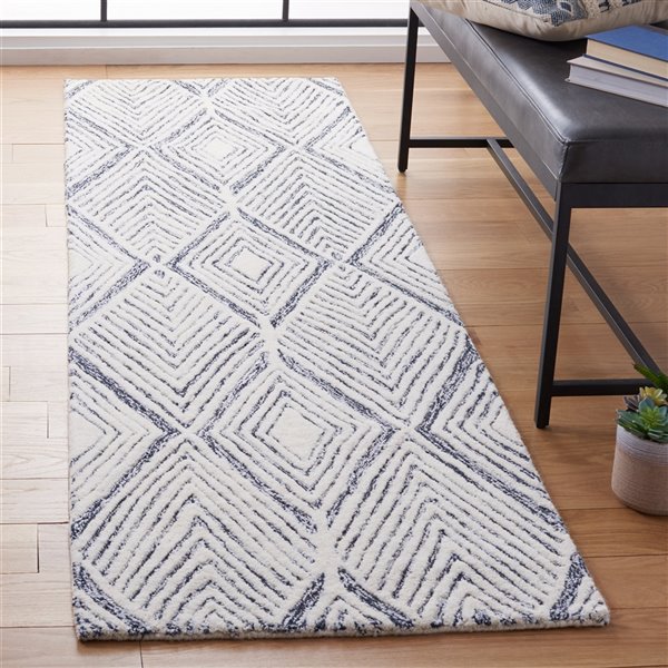 Safavieh Abstract Rectangular Runner - Handcrafted - 2.3-ft x 8-ft - Ivory/Charcoal