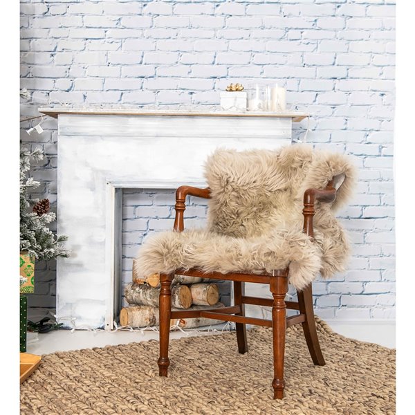 Tapis décoratif intérieur en peau de mouton fait à la main Milan Natural de Lifestyle, 2 po x 3 po, vole