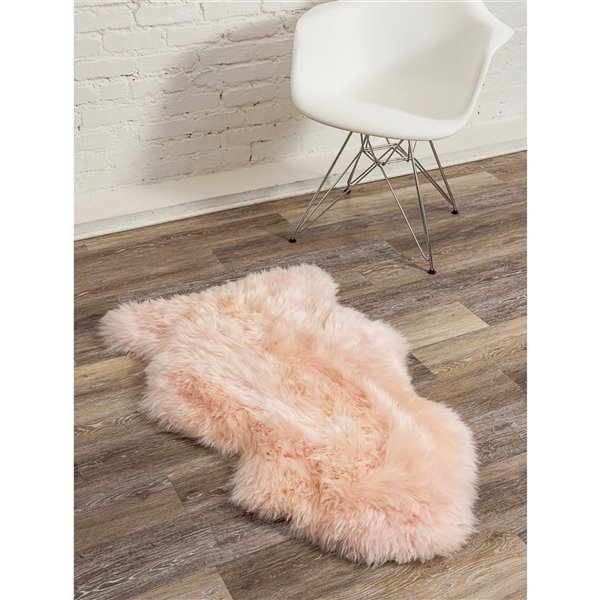 Tapis décoratif intérieur en peau de mouton fait à la main Milan Natural de Lifestyle, 2 po x 3 po, rose