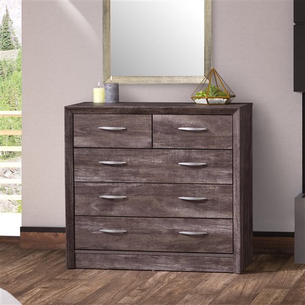 Commode Newport avec finition en faux bois et poignées métalliques de CorLiving, 5 tiroirs, chêne délavé gris