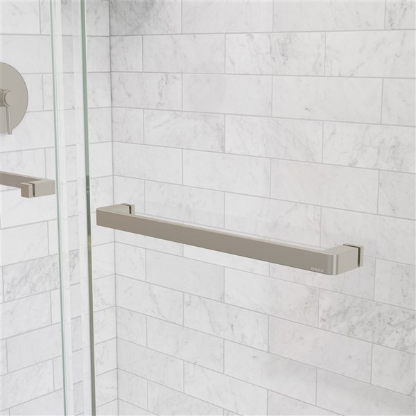 Porte de douche coulissante UpTown de MAAX nickel brossé de 76 po x 44 po à 47 po (verre transparent)